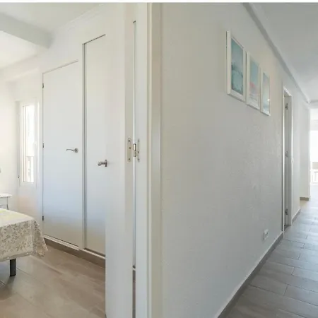 Appartamento Modern 3 Slaapkamer Appartement, 10 Meter