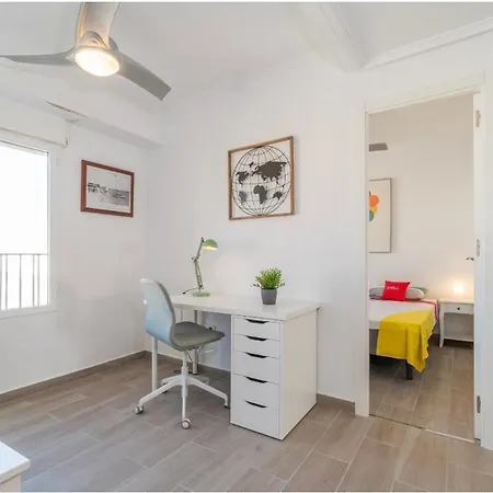 Modern 3 Slaapkamer Appartement, 10 Meter Appartamento *